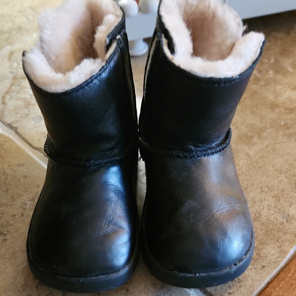 UGG Other - UGG Black Leather Boots with Shearling Toddler Size 4/5